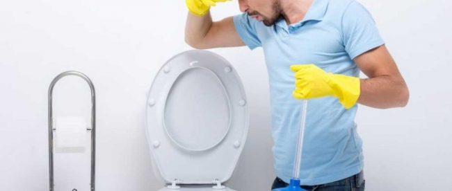 Les lingettes désinfectantes à la poubelle, pas aux toilettes !