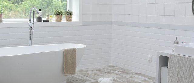 bathroom-1872193_640
