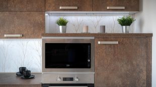 découvrez des idées inspirantes pour le design de cuisine, alliant fonctionnalité et esthétisme. transformez votre espace culinaire avec des conseils sur les tendances, l'aménagement et le choix des matériaux.