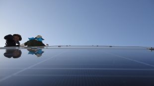 découvrez les avantages d'une installation photovoltaïque pour optimiser votre consommation d'énergie et réduire votre empreinte carbone. profitez d'une source d'énergie renouvelable, économique et écologique grâce à nos solutions photovoltaïques sur mesure.