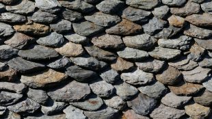 découvrez les avantages du roofing en ardoise, une solution durable et esthétique pour votre toiture. apprenez-en plus sur les caractéristiques, l'entretien et les options disponibles pour sublimer votre maison.